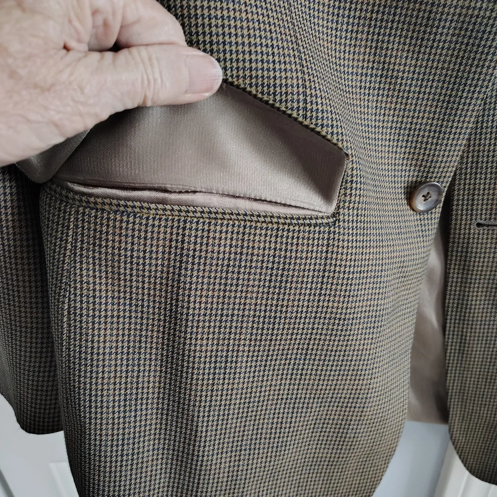 Oscar De La Renta Men's Classic Herringbone Wool Blazer 38S